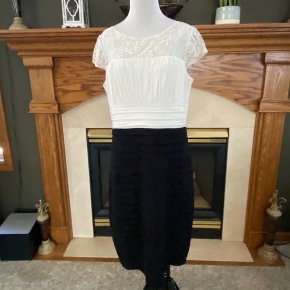 Melrose Cap Sleeve Cream and Black Dress Sz. 16‎